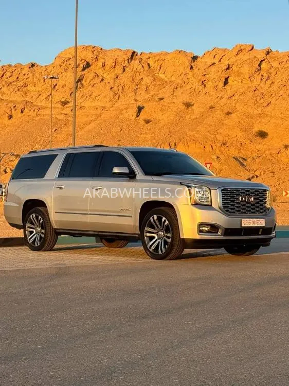 GMC Yukon XL 2019 for Sale in Abu Dhabi Image-4