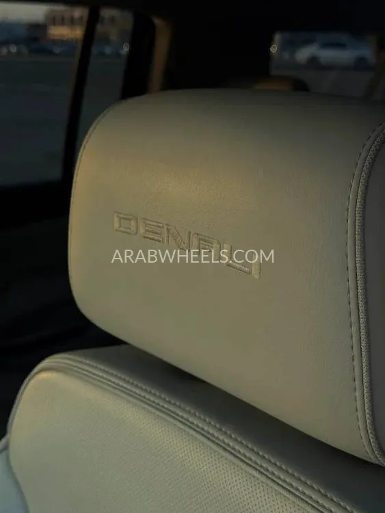 GMC Yukon XL 2019 for Sale in Abu Dhabi Image-6