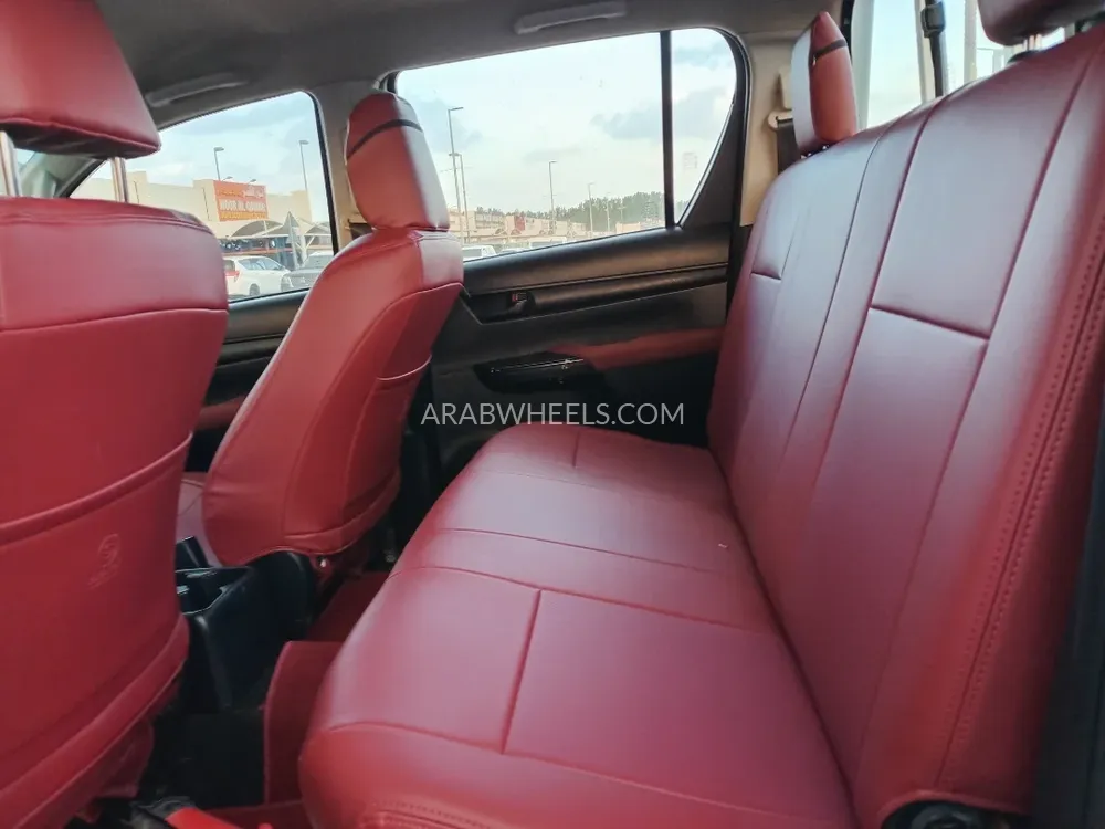Toyota Hilux 2020 for Sale in Sharjah Image-7