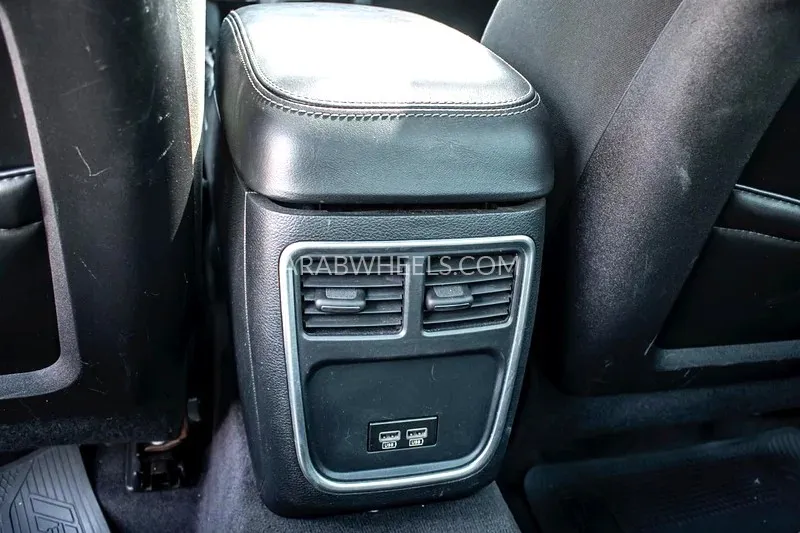 Dodge Charger 2016 for Sale in Sharjah Image-8