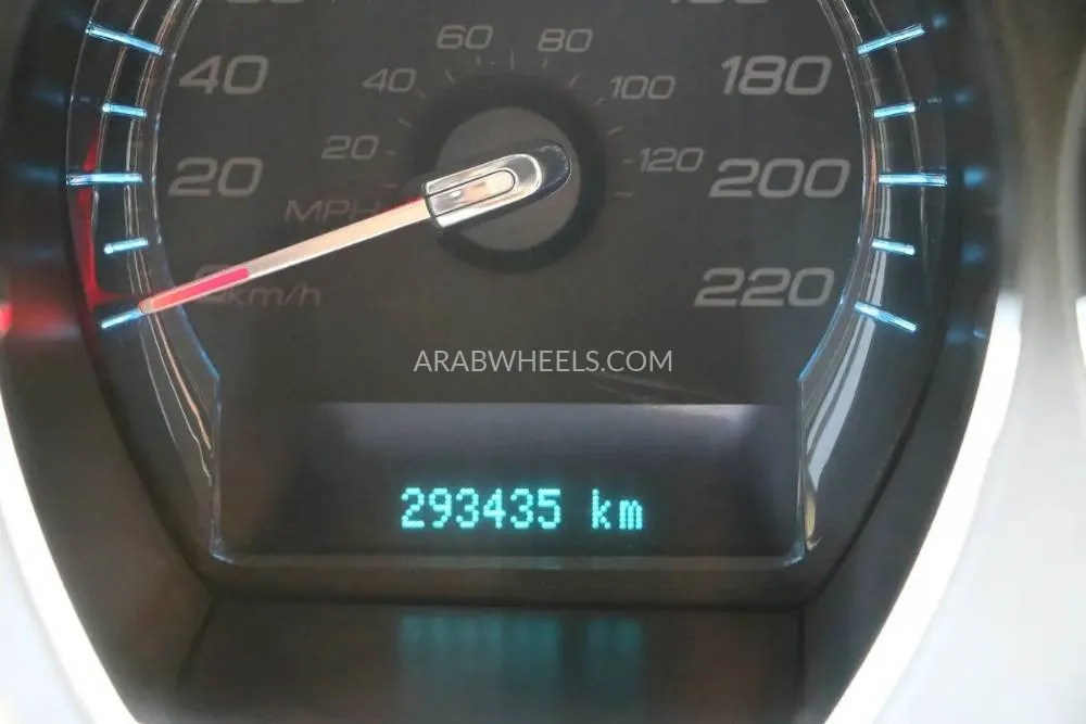 Ford Taurus 2011 for Sale in Abu Dhabi Image-9