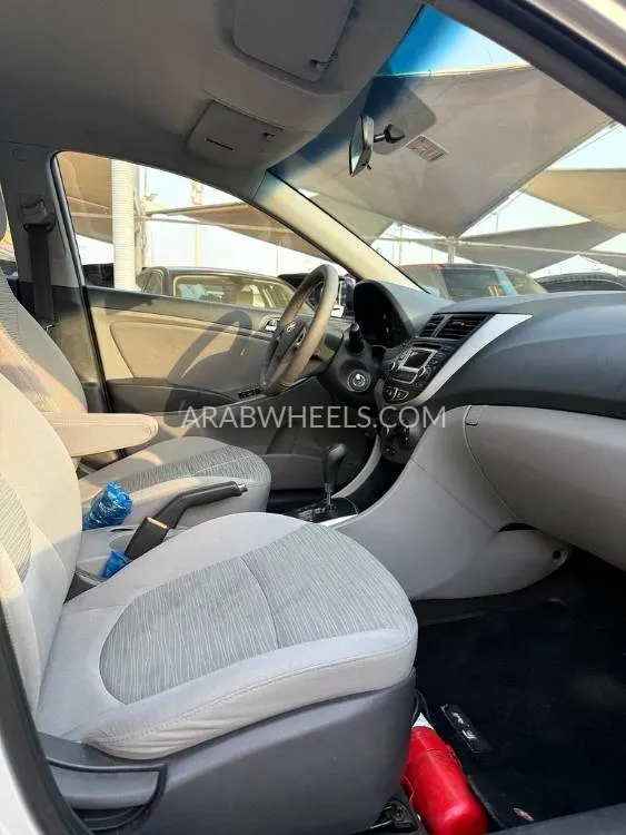 Hyundai Accent 2016 for Sale in Sharjah Image-3