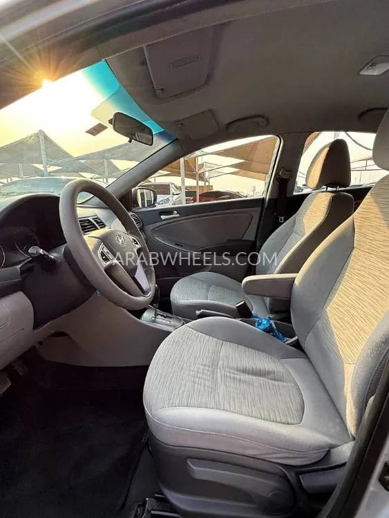 Hyundai Accent 2016 for Sale in Sharjah Image-9