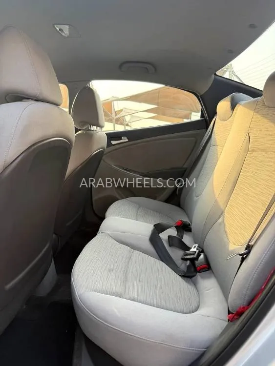 Hyundai Accent 2016 for Sale in Sharjah Image-11