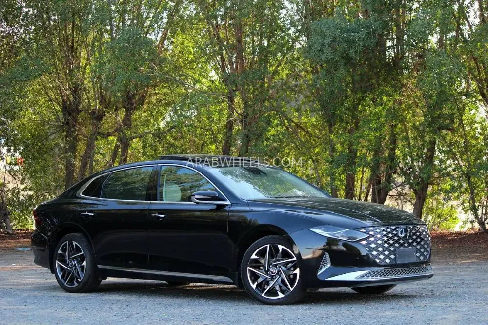 Hyundai Azera 2023 for Sale in Fujairah Image-4