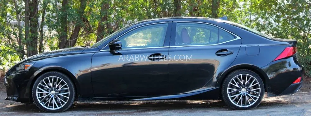 لكزس IS 2020 for Sale in الفجيرة Image-6