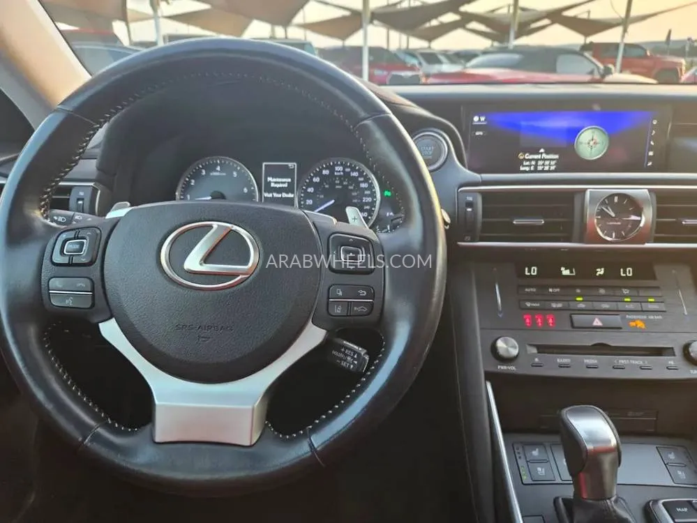 لكزس IS 2020 for Sale in الفجيرة Image-7