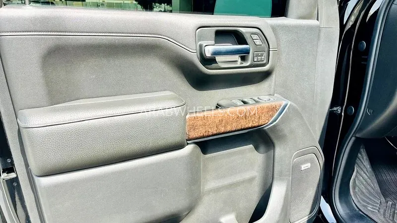 جي إم سي سييرا 2019 for Sale in الفجيرة Image-9