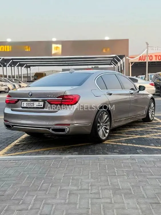 بي إم دبليو الفئة السابعة 2016 for Sale in عجمان Image-5
