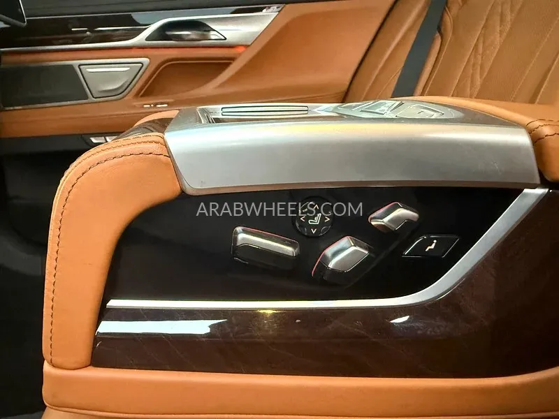 بي إم دبليو الفئة السابعة 2016 for Sale in عجمان Image-14