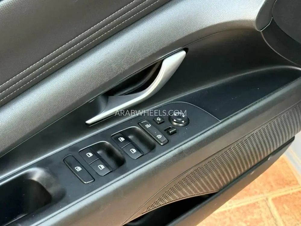 Hyundai Elantra 2021 for Sale in Sharjah Image-2