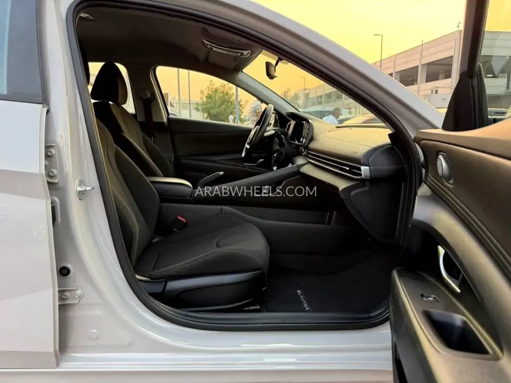 Hyundai Elantra 2021 for Sale in Sharjah Image-10