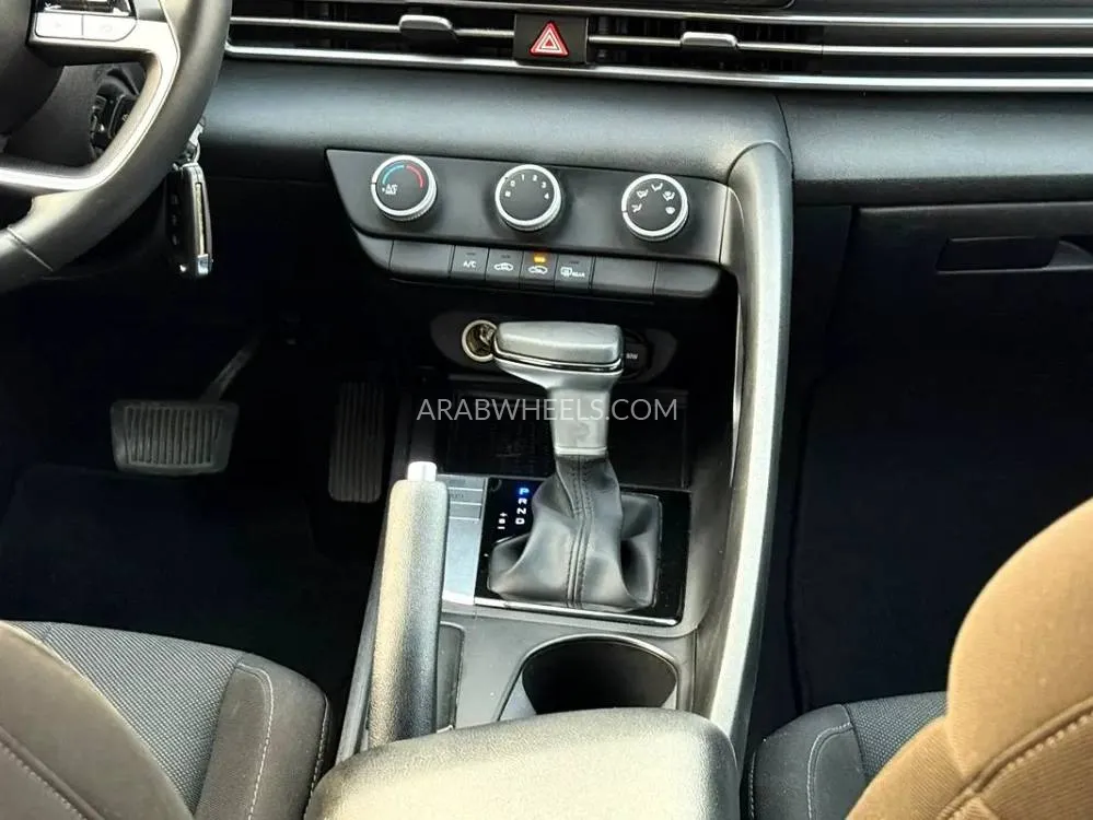 Hyundai Elantra 2021 for Sale in Sharjah Image-18