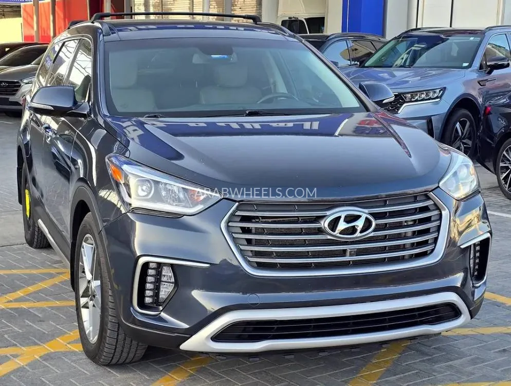 Hyundai Grand Santa Fe 2017 for Sale in Ajman Image-8