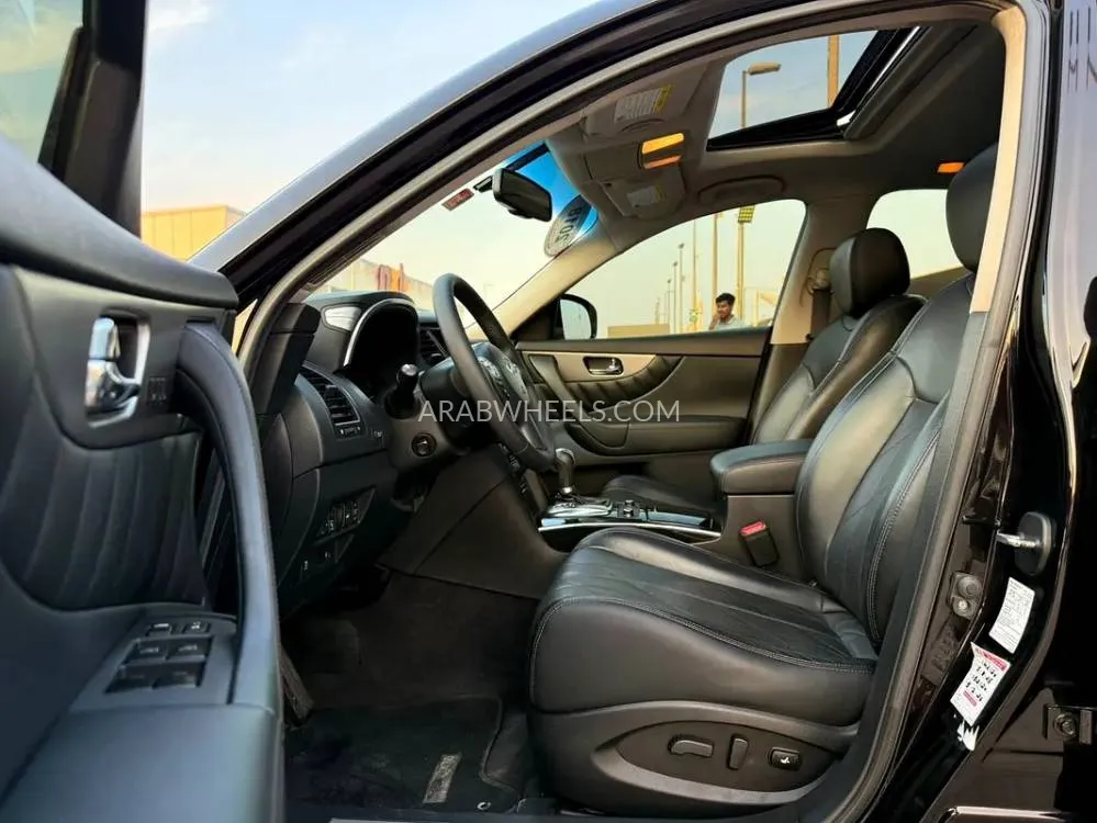 إنفينيتي QX70 2018 for Sale in الشارقة Image-9