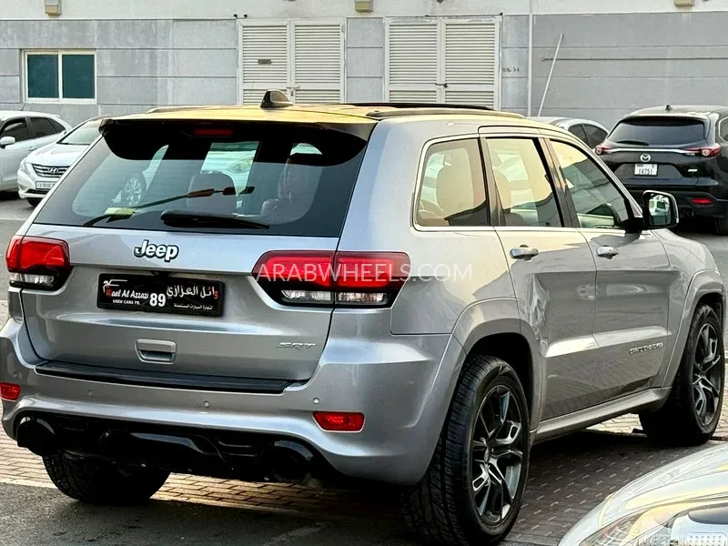 Jeep Cherokee 2015 for Sale in Sharjah Image-3