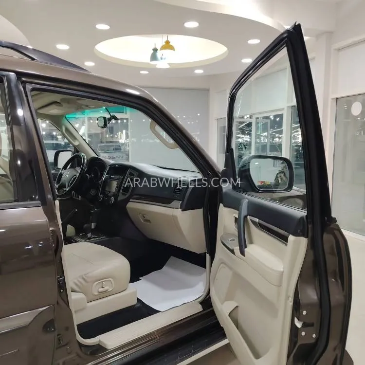 Mitsubishi Pajero 2019 for Sale in Sharjah Image-6