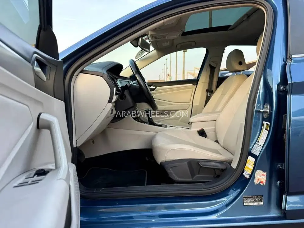 Volkswagen Jetta 2019 for Sale in Sharjah Image-3