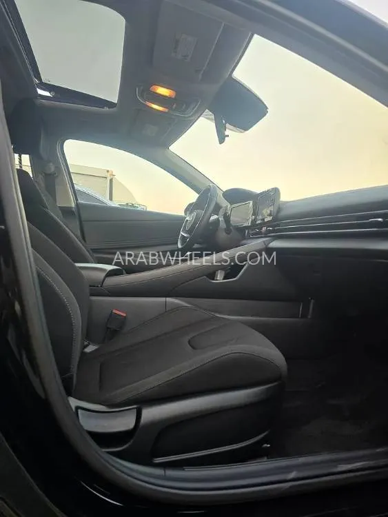 Hyundai Elantra 2022 for Sale in Ajman Image-8