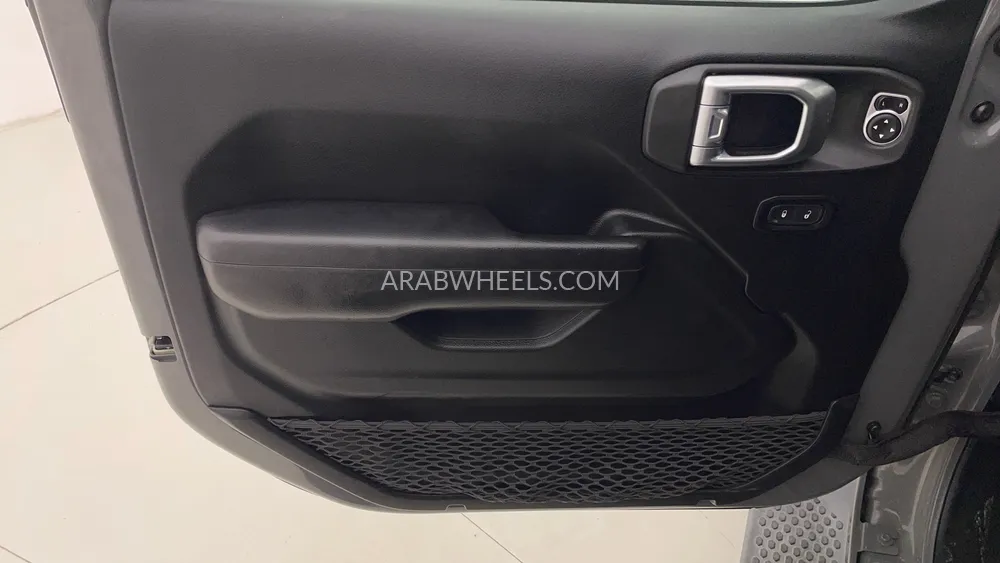 جيب رانجلر 2019 for Sale in دبي Image-19