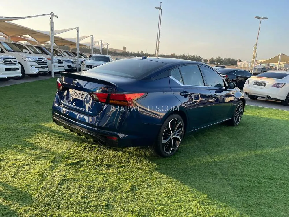 Nissan Altima 2023 for Sale in Sharjah Image-11