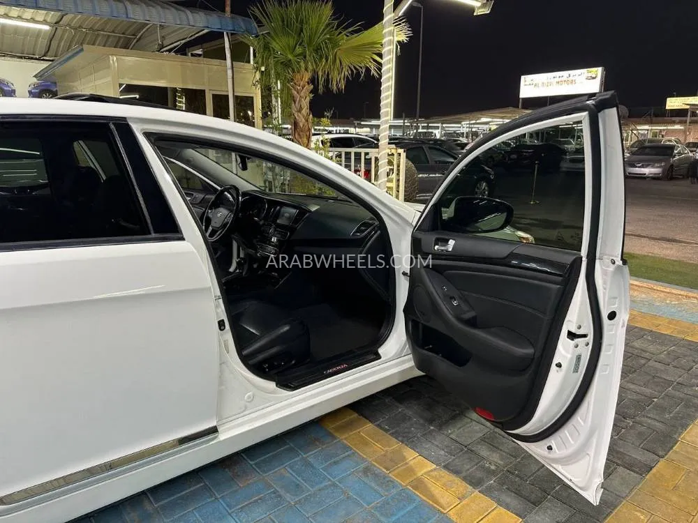 Kia Cadenza 2014 for Sale in Ajman Image-13