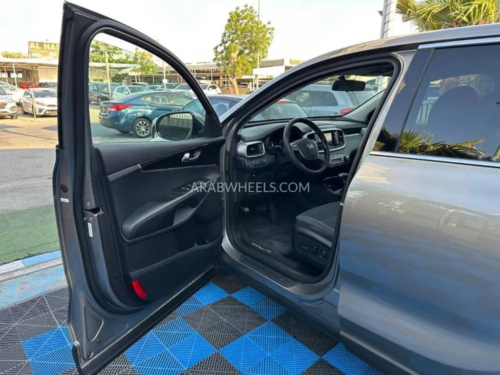 Kia Sorento 2019 for Sale in Ajman Image-15