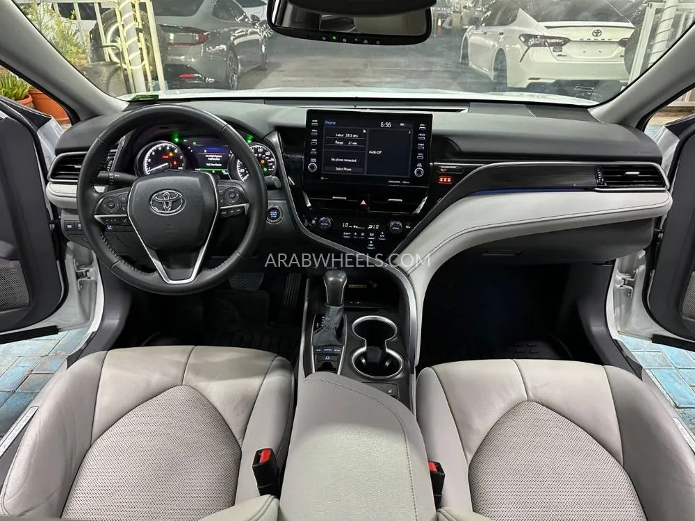 Toyota Camry 2023 for Sale in Ajman Image-8