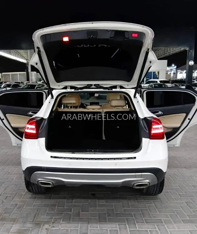 Mercedes Benz GLA 2019 for Sale in Ajman Image-7