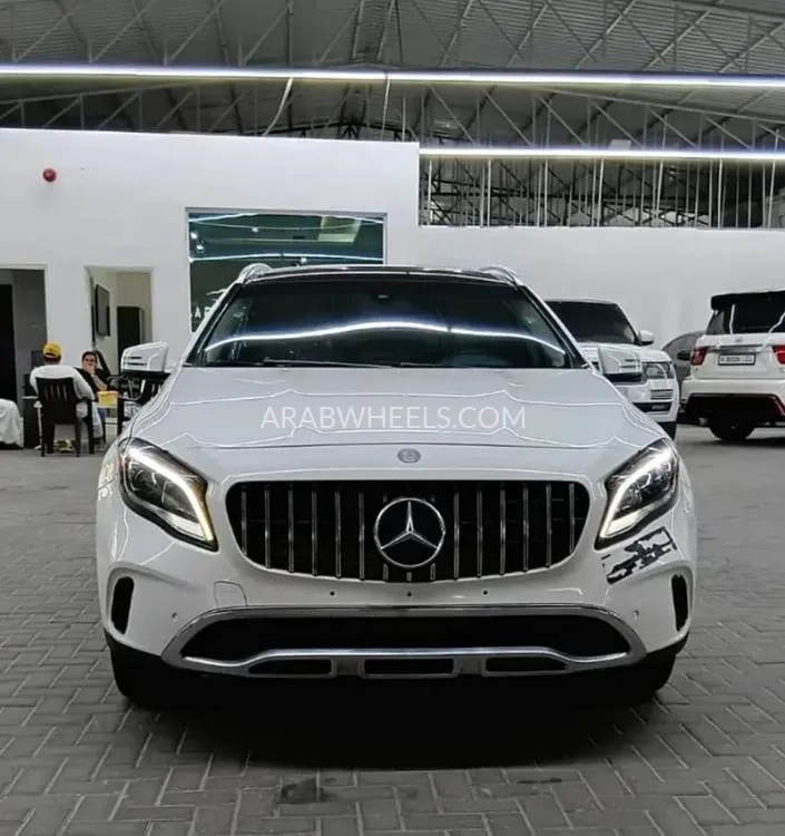 Mercedes Benz GLA 2019 for Sale in Ajman Image-9