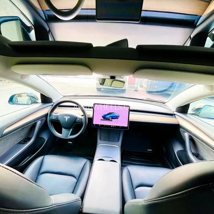Tesla Model 3 2022 for Sale in Fujairah Image-2