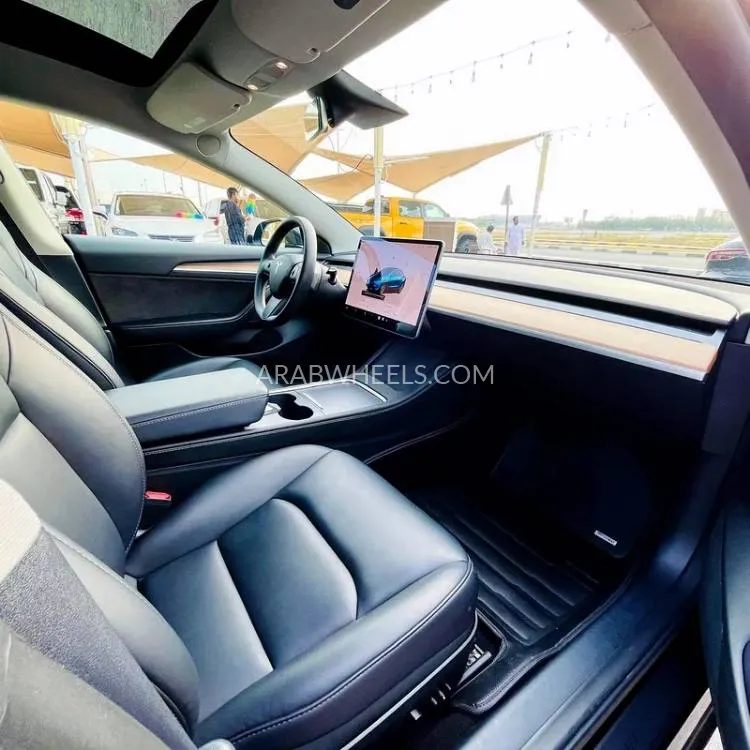 Tesla Model 3 2022 for Sale in Fujairah Image-9
