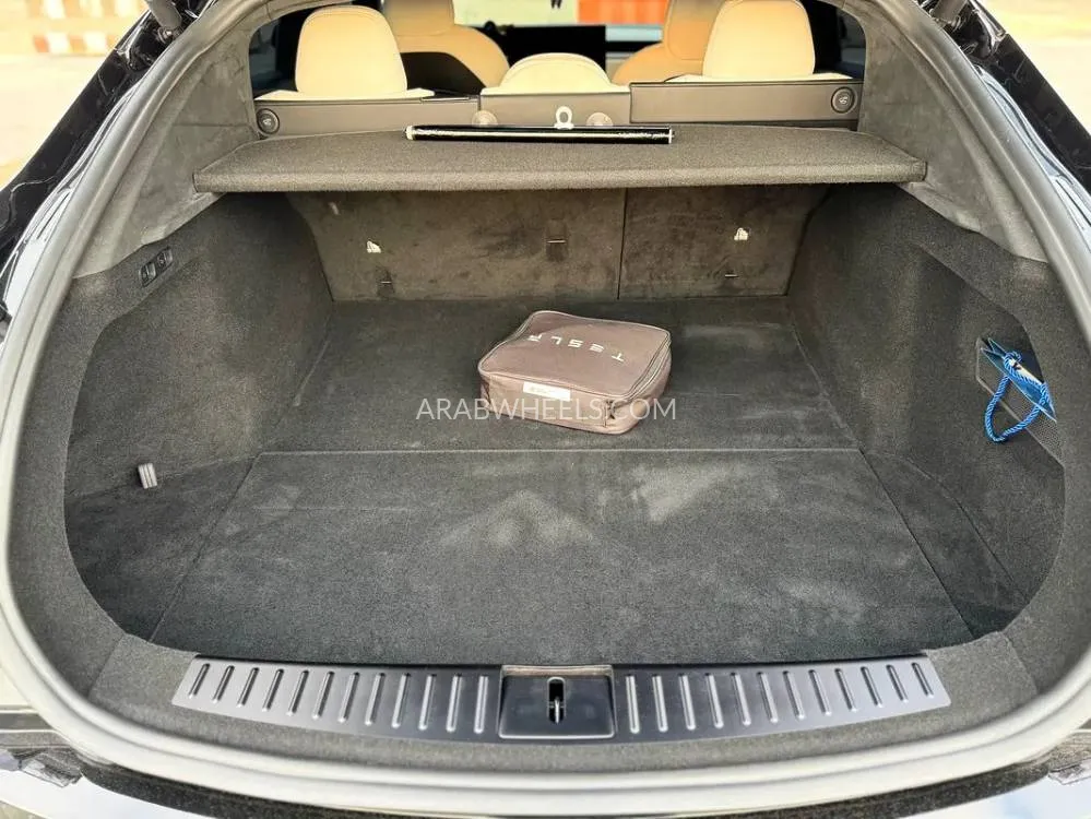Tesla Model S 2023 for Sale in Sharjah Image-8