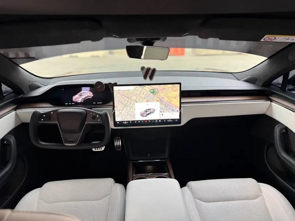 Tesla Model S 2023 for Sale in Sharjah Image-13