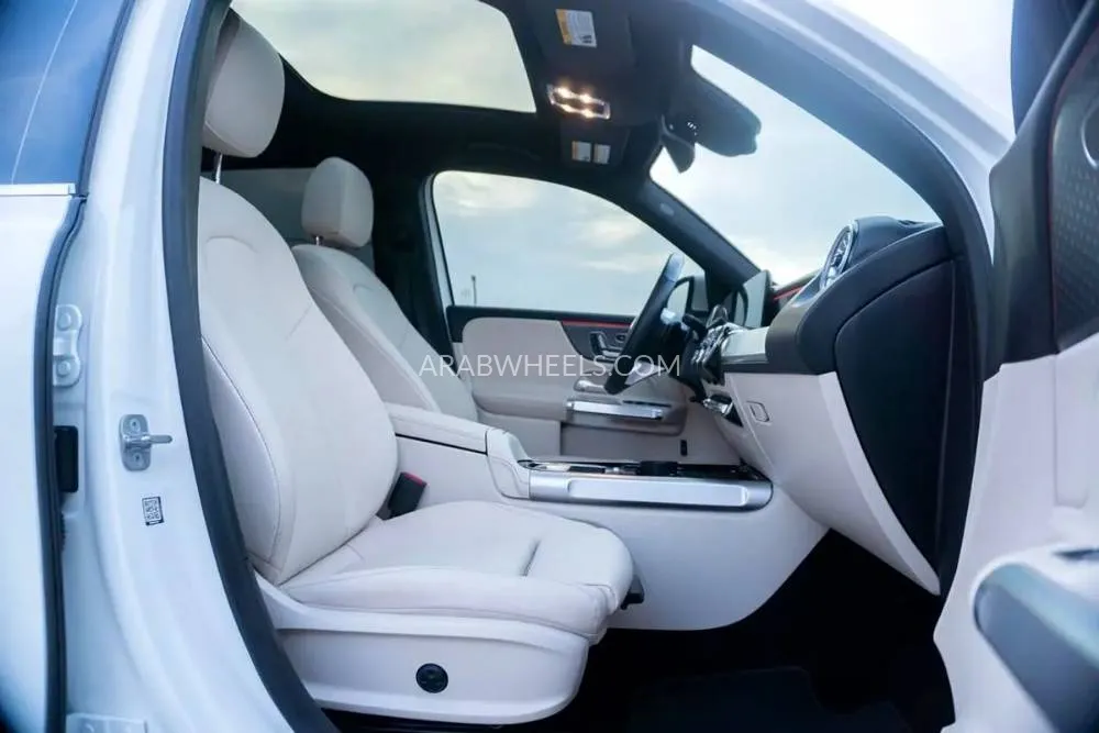 مرسيدس بنز GLB 2024 for Sale in دبي Image-10