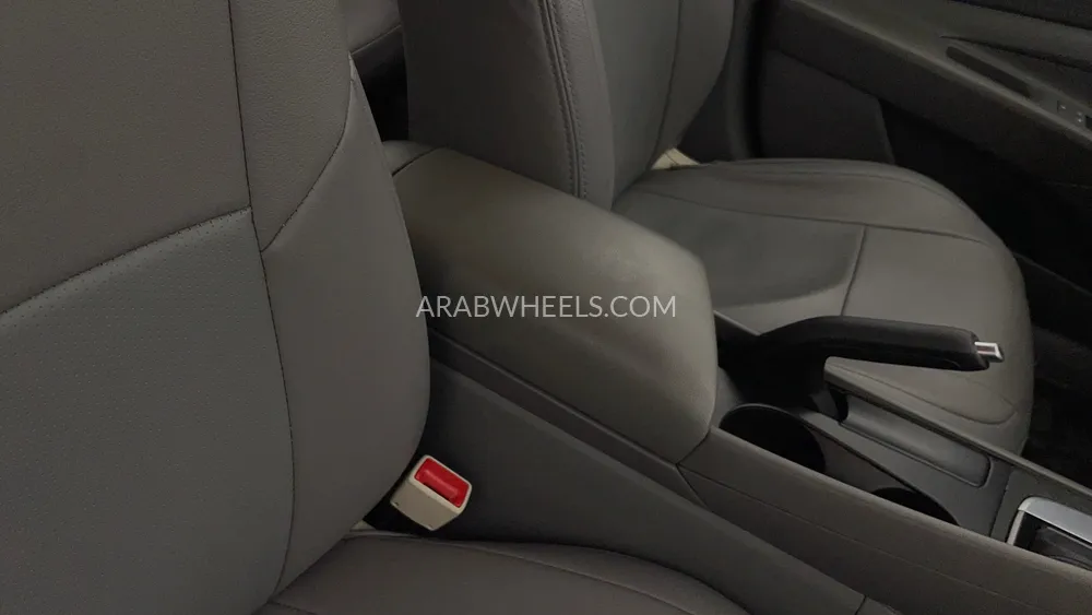 Hyundai Elantra 2023 for Sale in Dubai Image-36