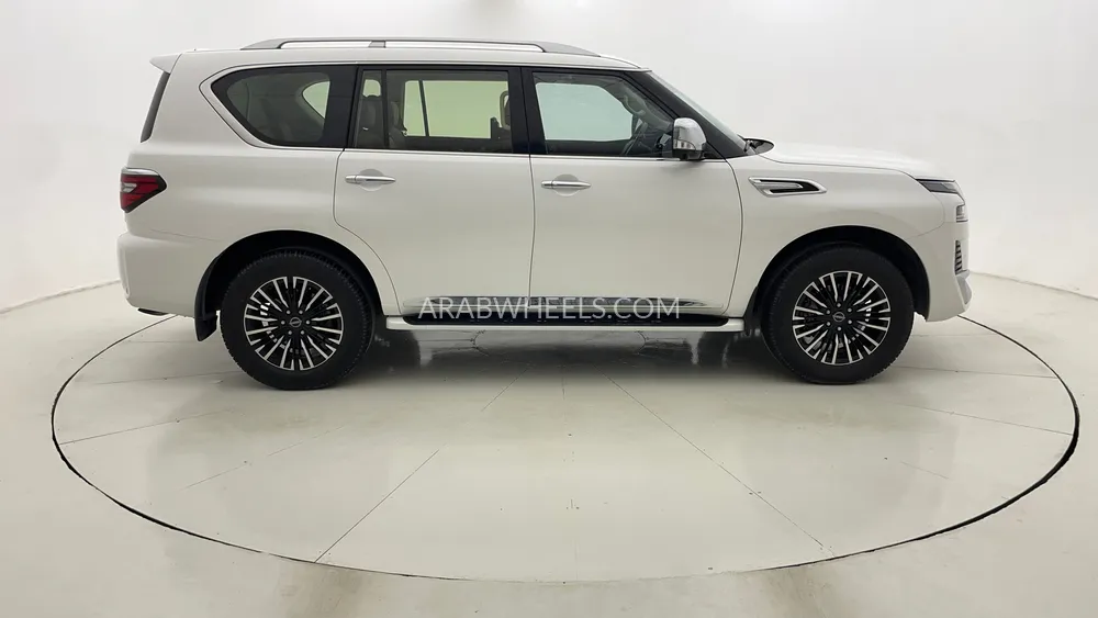 Nissan Patrol 2024 for Sale in Dubai Image-2