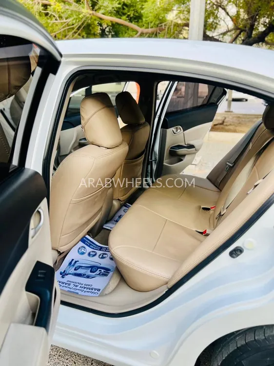 Honda Civic 2014 for Sale in Sharjah Image-5