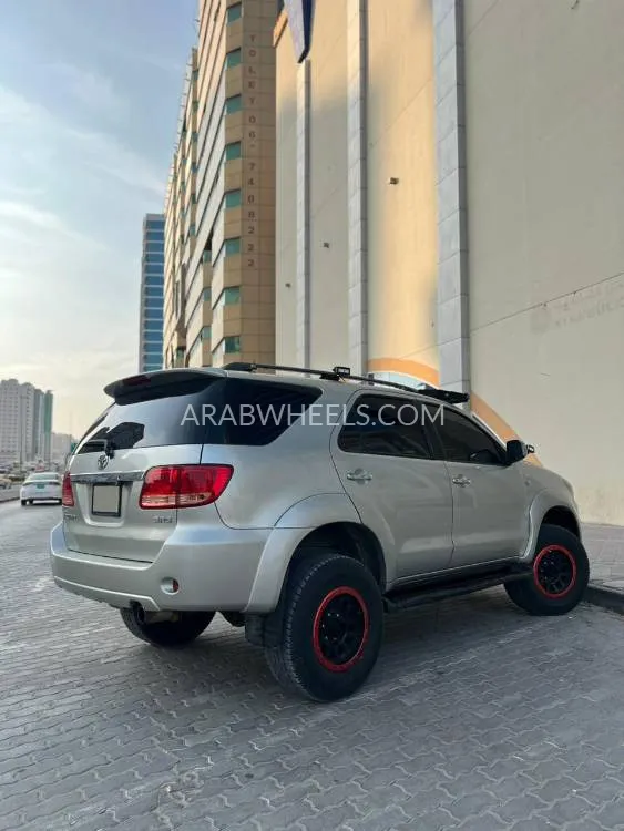 تويوتا فورتشنر 2006 for Sale in عجمان Image-5