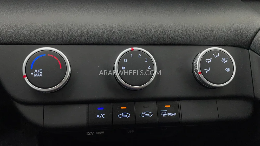 Hyundai Elantra 2025 for Sale in Dubai Image-38