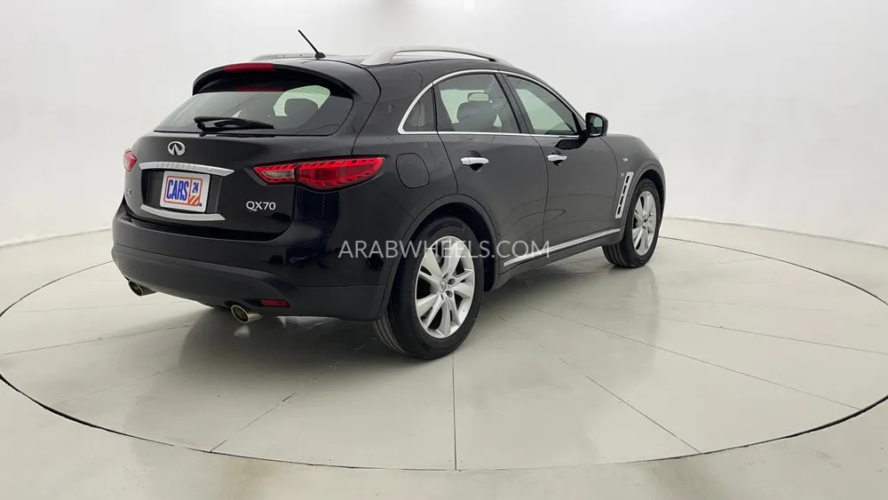 Infiniti QX70 2018 for Sale in Dubai Image-3