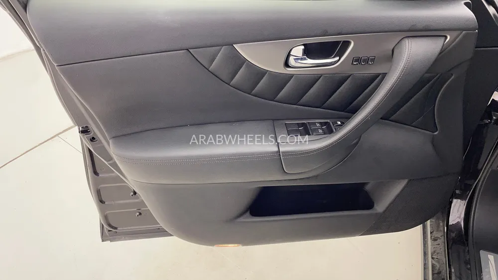 Infiniti QX70 2018 for Sale in Dubai Image-21