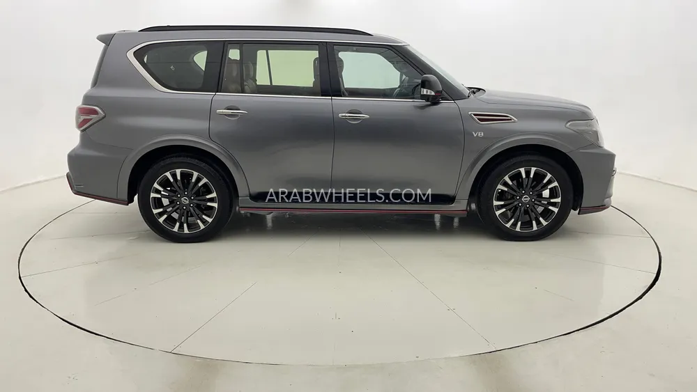 Nissan Patrol 2018 for Sale in Dubai Image-2