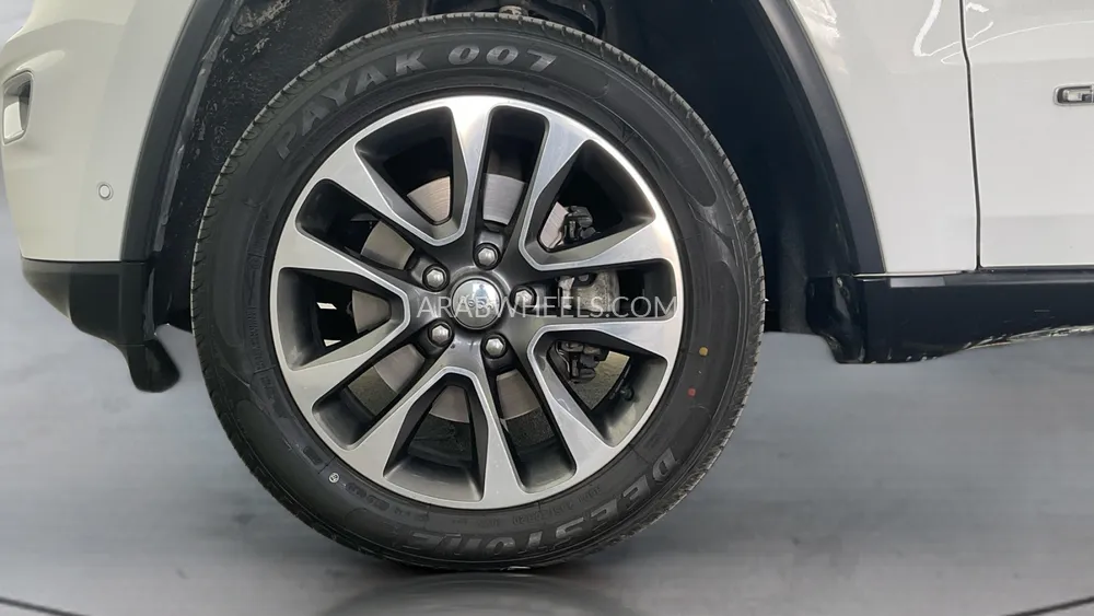 Jeep Grand Cherokee 2018 for Sale in Sharjah Image-9