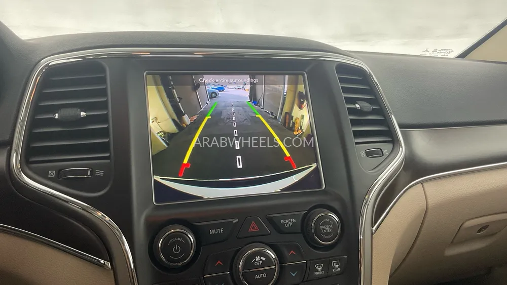 Jeep Grand Cherokee 2018 for Sale in Sharjah Image-16