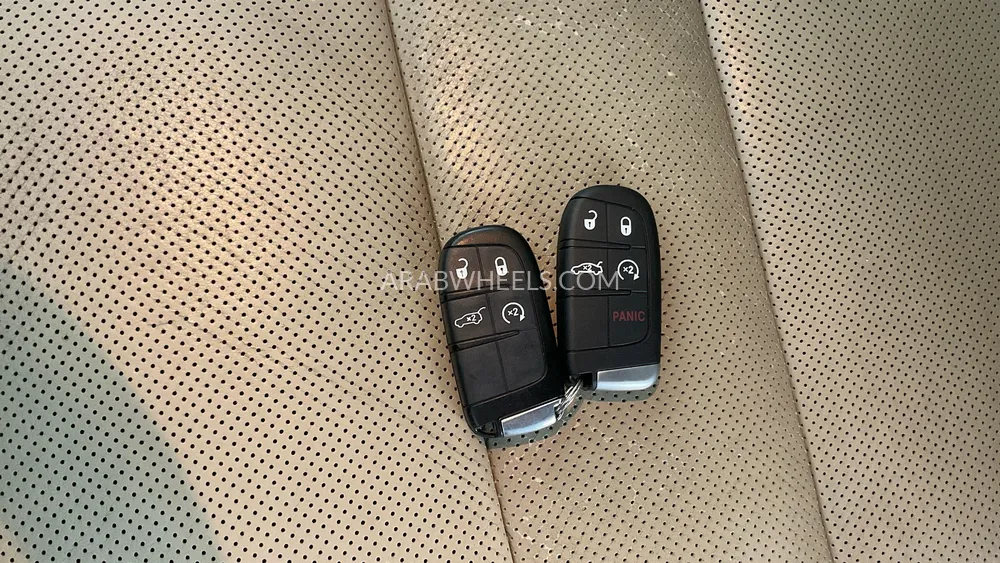 Jeep Grand Cherokee 2018 for Sale in Sharjah Image-17