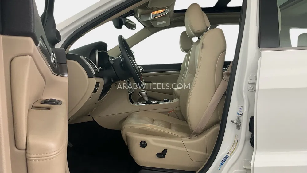 Jeep Grand Cherokee 2018 for Sale in Sharjah Image-24