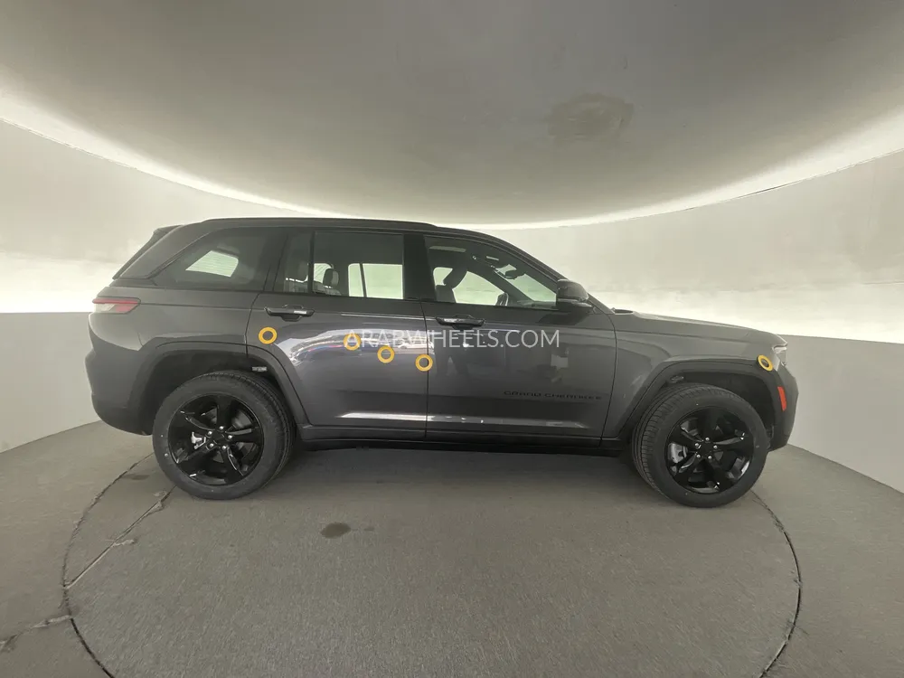Jeep Grand Cherokee 2022 for Sale in Dubai Image-32