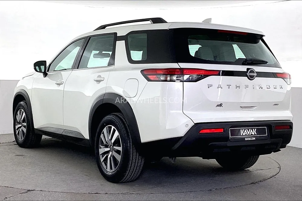Nissan Pathfinder 2023 for Sale in Dubai Image-4