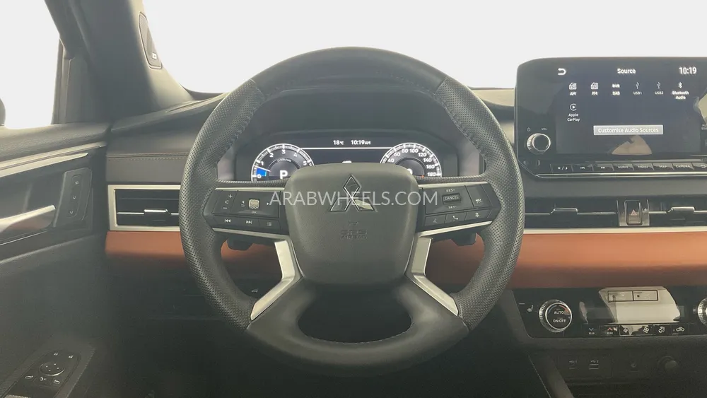 ميتسوبيشي أوتلاندر 2023 for Sale in دبي Image-15